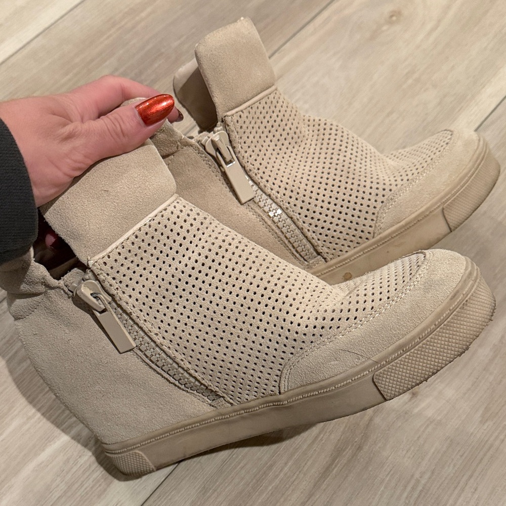 Steve Madden Beige High-Top Sneakers
